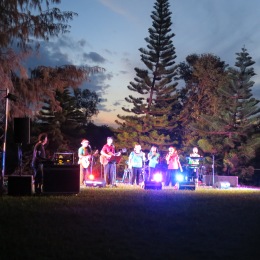 Beaches Church band and singers and the volunteers from the Saunders Beach Community Centre staged an amazing Carols by Candlelight.